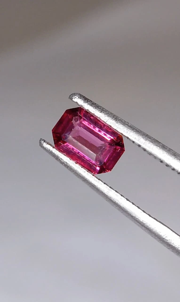 0.6ct Emerald Faceted Malaya Garnet from Tanzania — view 1